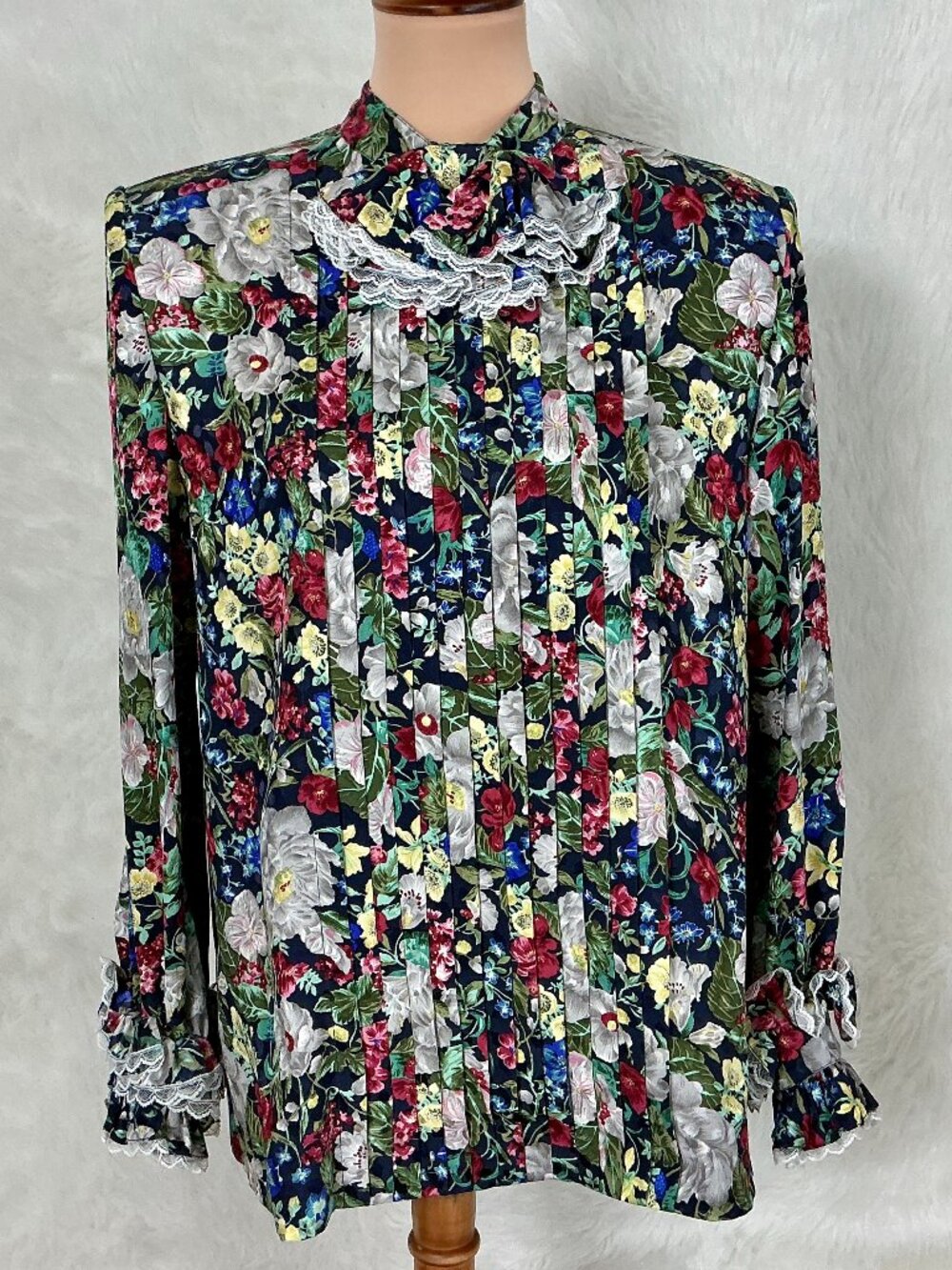 Vintage 70s 80s Botanical Floral Lace Trim Bow Pleated Silk Blouse 10